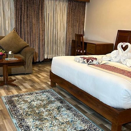 Hotel Earth Light Sauraha Читван Экстерьер фото