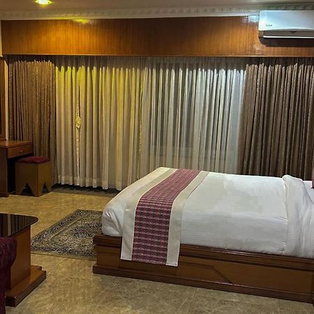 Hotel Earth Light Sauraha Читван Экстерьер фото