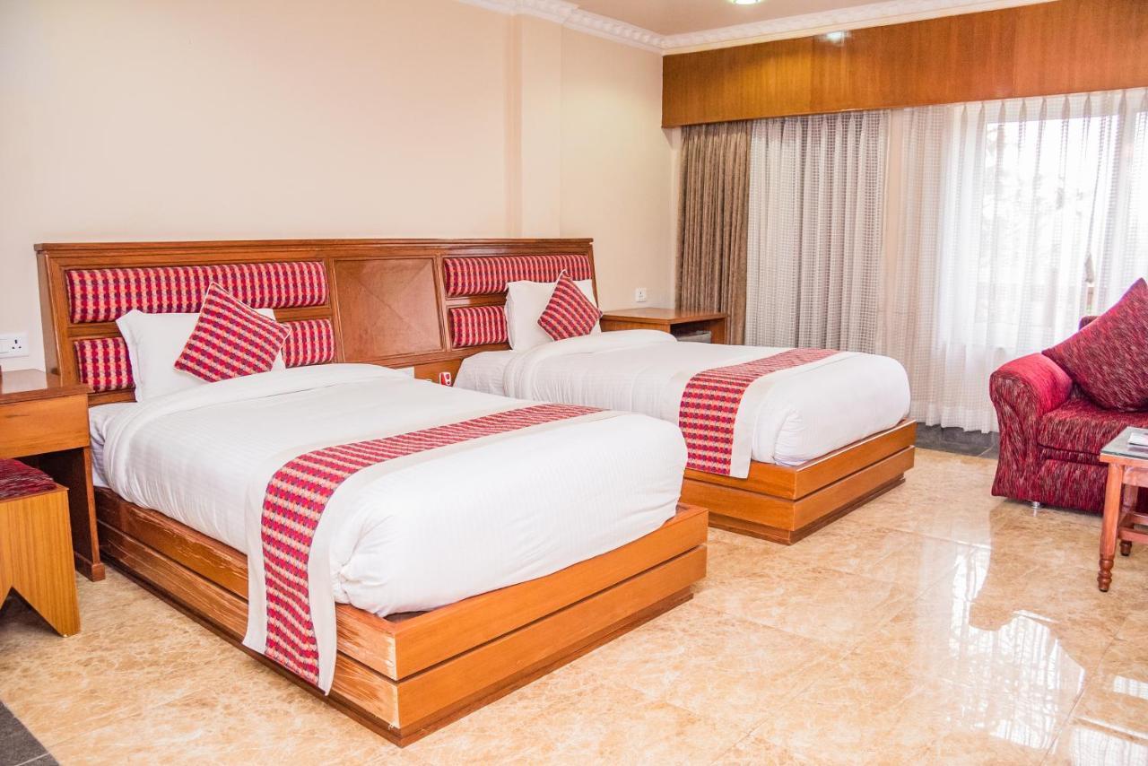 Hotel Earth Light Sauraha Читван Экстерьер фото