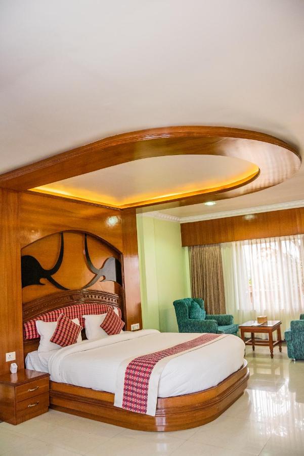 Hotel Earth Light Sauraha Читван Экстерьер фото