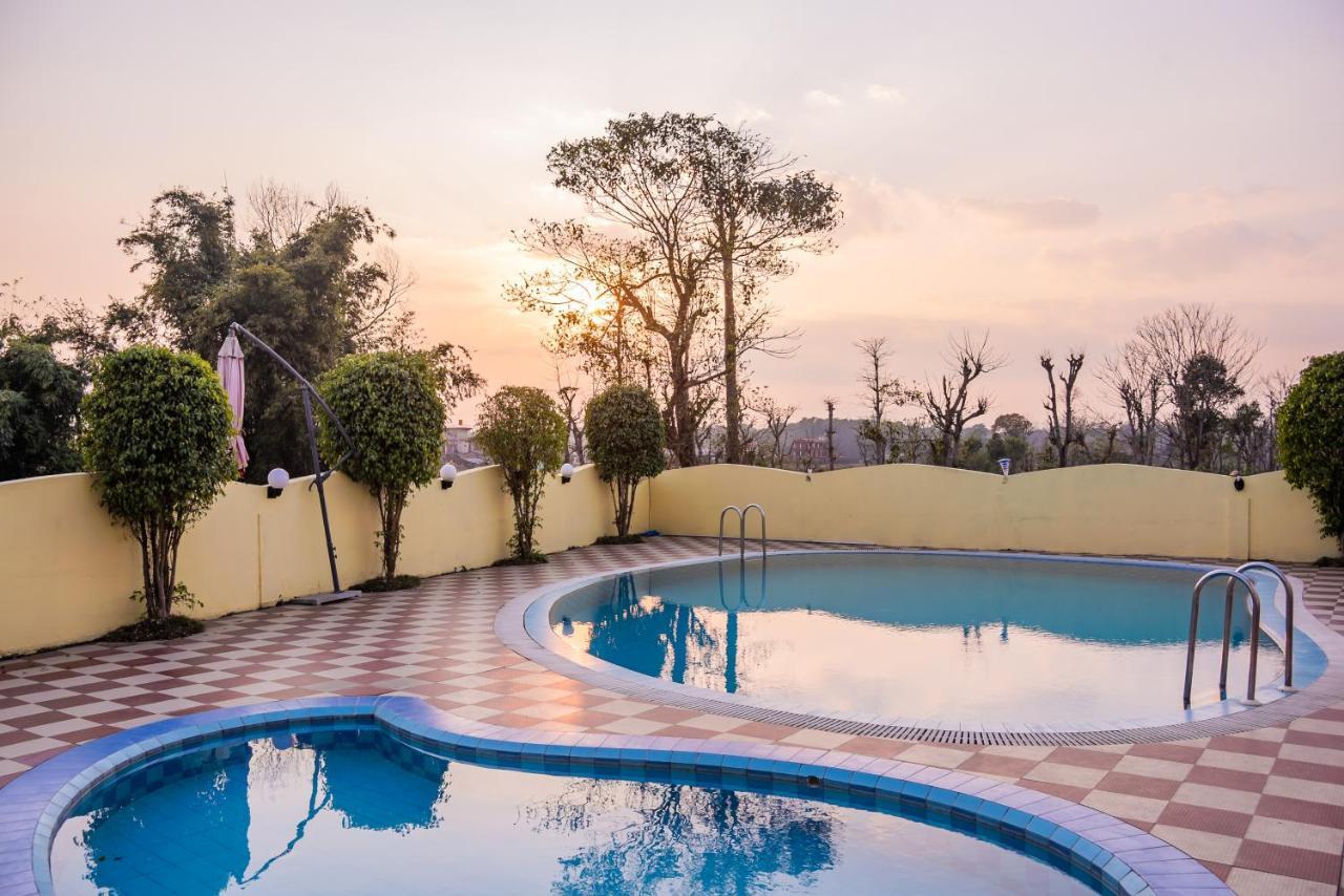 Hotel Earth Light Sauraha Читван Экстерьер фото