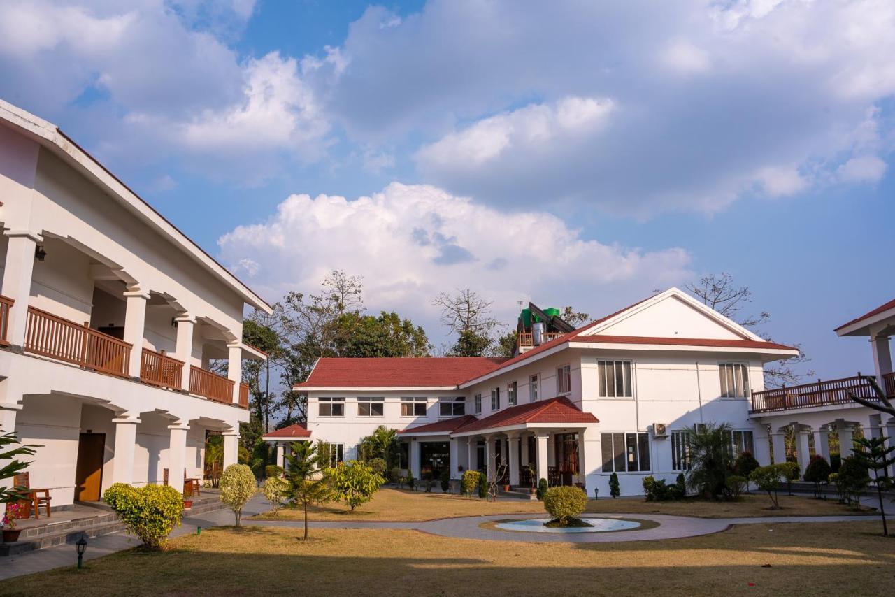 Hotel Earth Light Sauraha Читван Экстерьер фото