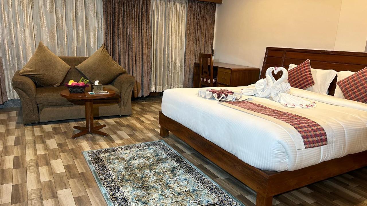 Hotel Earth Light Sauraha Читван Экстерьер фото