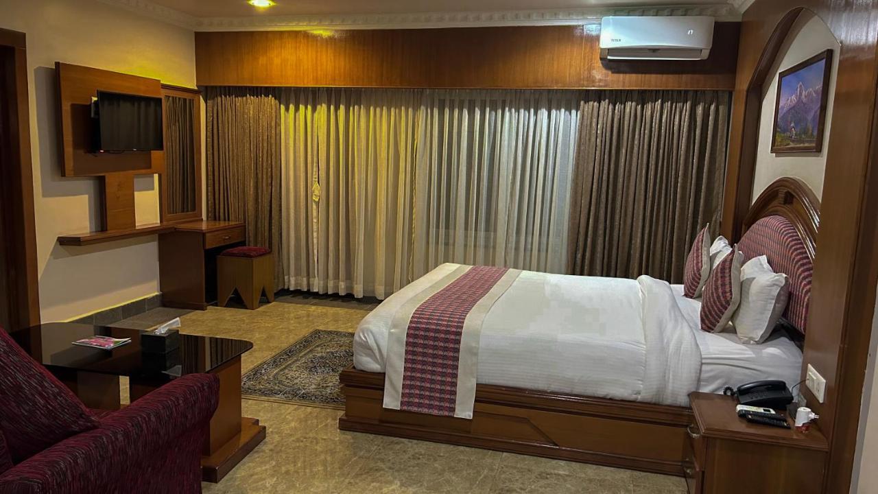 Hotel Earth Light Sauraha Читван Экстерьер фото