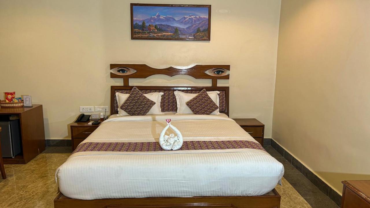 Hotel Earth Light Sauraha Читван Экстерьер фото