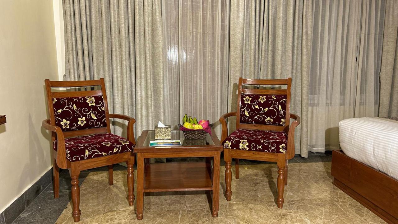 Hotel Earth Light Sauraha Читван Экстерьер фото