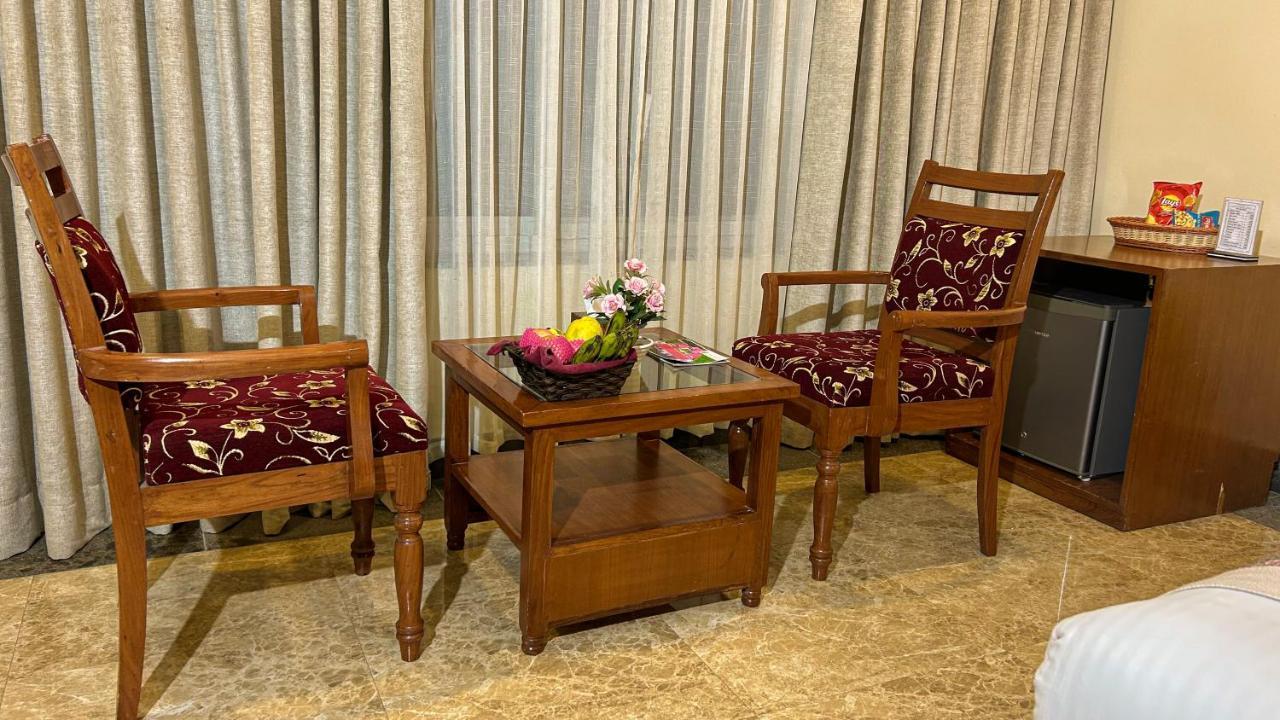 Hotel Earth Light Sauraha Читван Экстерьер фото