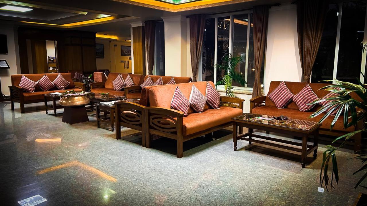 Hotel Earth Light Sauraha Читван Экстерьер фото