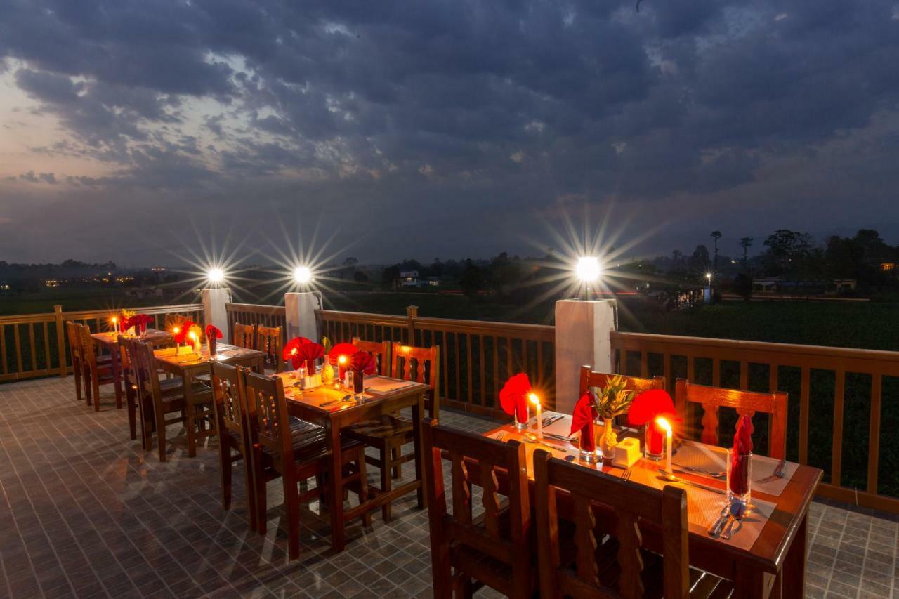 Hotel Earth Light Sauraha Читван Экстерьер фото