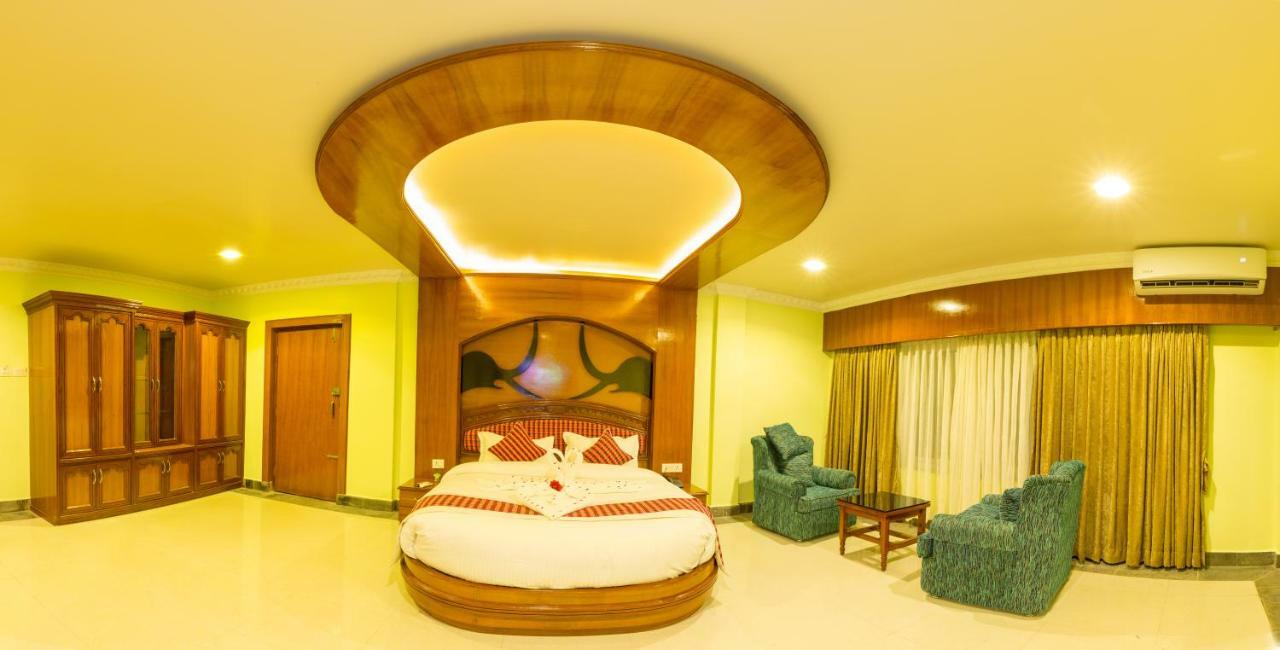 Hotel Earth Light Sauraha Читван Экстерьер фото