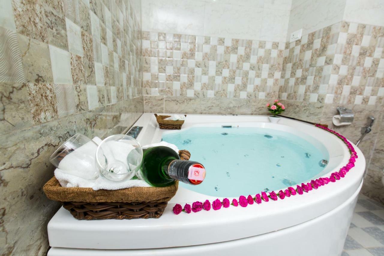 Hotel Earth Light Sauraha Читван Экстерьер фото
