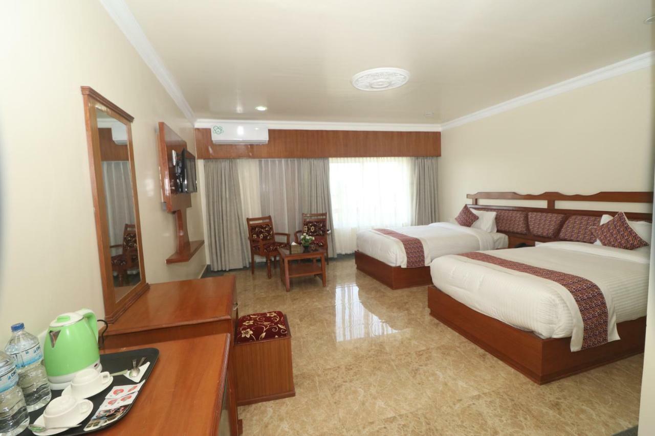 Hotel Earth Light Sauraha Читван Экстерьер фото