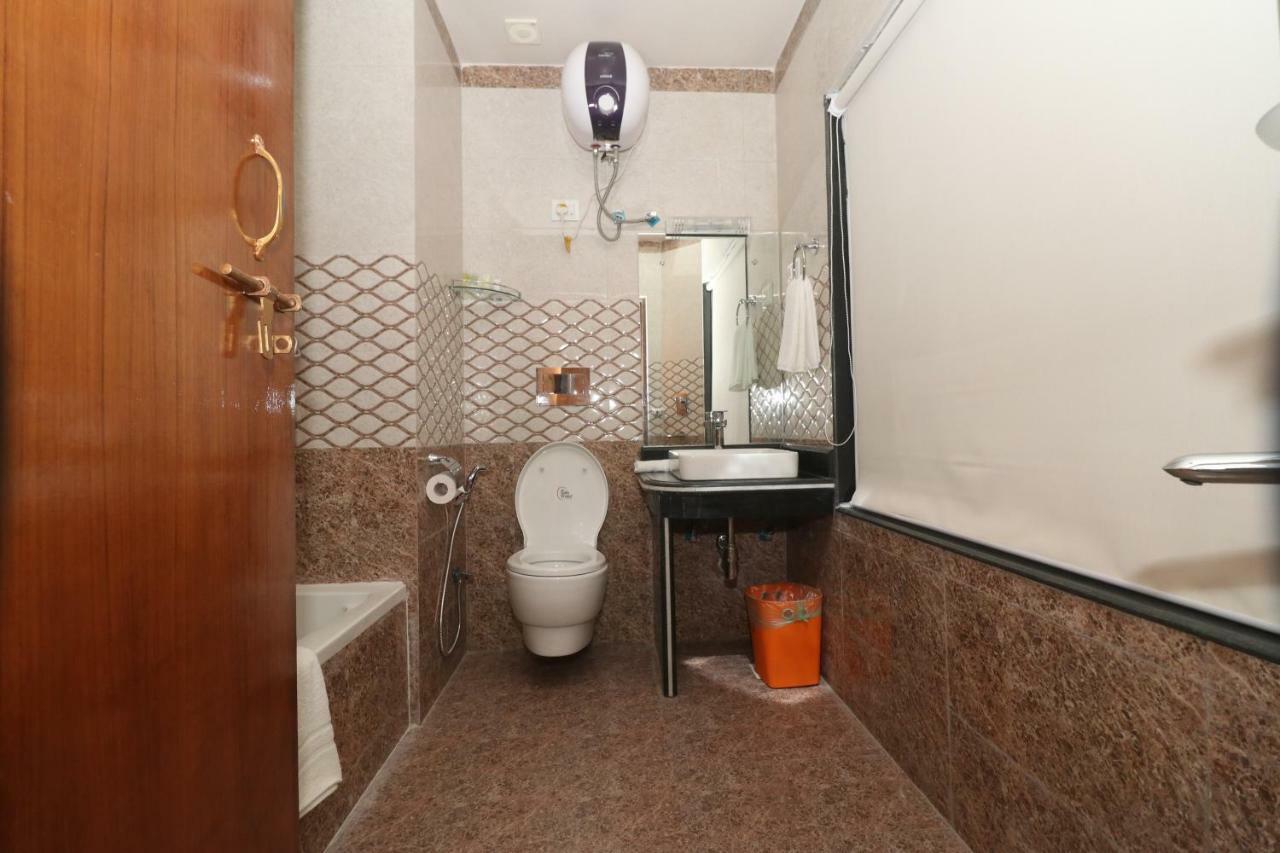 Hotel Earth Light Sauraha Читван Экстерьер фото