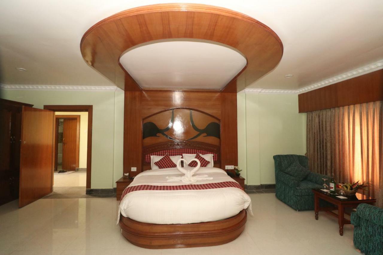 Hotel Earth Light Sauraha Читван Экстерьер фото